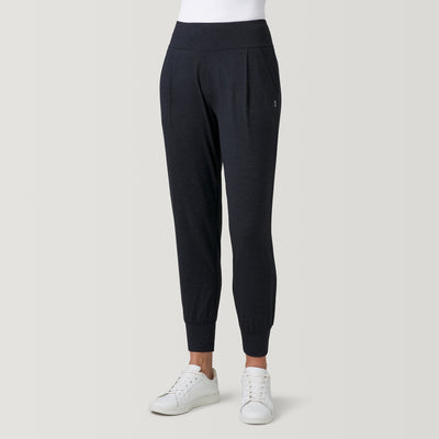 [Model is 5’9” wearing a size Small.] Women's Cloud Knit Pleated Jogger - Black - S #color_black
