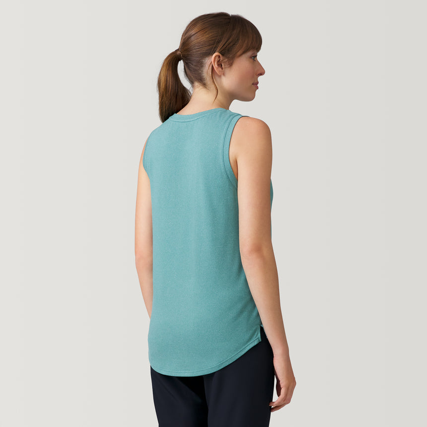 [Melanie is 5’8.5” wearing a size Small.] Women's Microtech® Chill Long Tank Top - Laurel - S #color_laurel