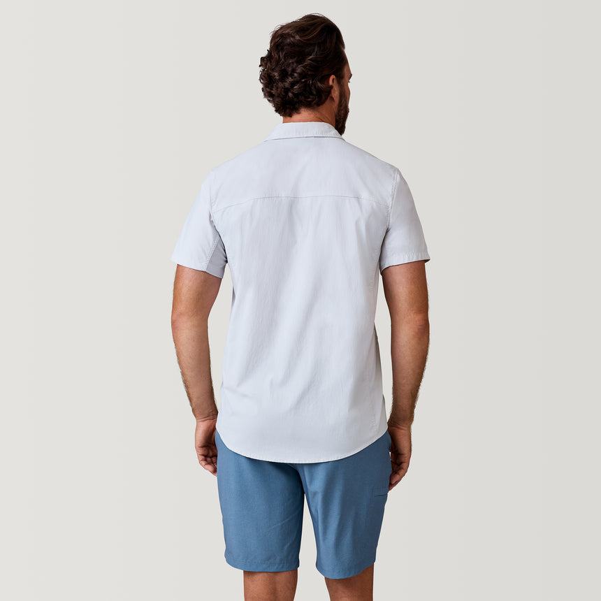 [Zach is 6’2” wearing a size Medium.] Men's Arcadia Short Sleeve Shirt - Grey Rock - M #color_grey-rock
