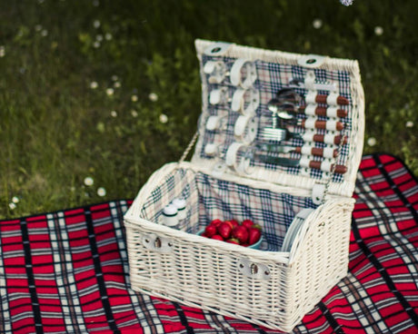 What to Wear for a Picture-Perfect Picnic in Nature