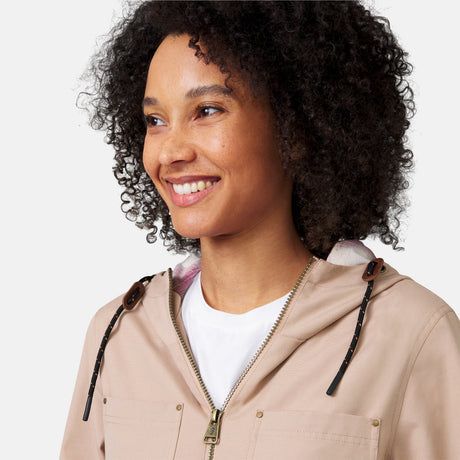 [Victoria is 5’11” wearing a size Small.] Women's Lightweight Cascade Canvas Jacket - Khaki - S #color_khaki