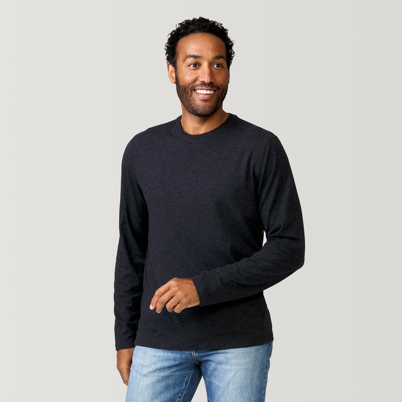 [Jonathan is 6’1” wearing a size Medium.] Men&