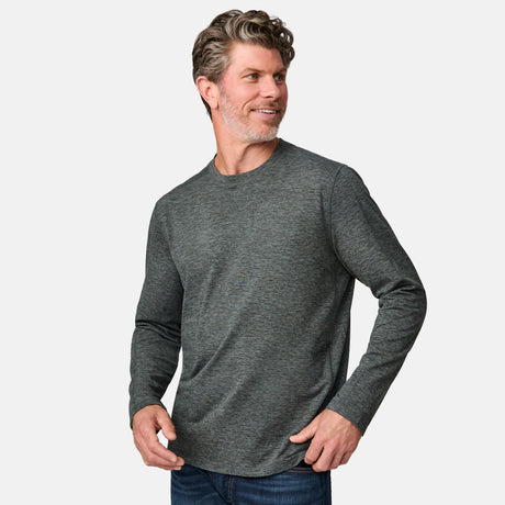 [Kolby is 6'2" wearing size M.] Man wearing a green long-sleeve shirt on a white background