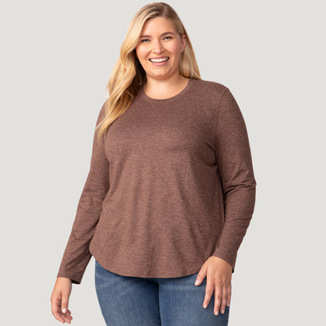 [Lola is 5'10.5" wearing a size 1X.] Women's Plus Size Cloud Knit All Day Crew Neck Top - 1X - Toffee #color_toffee