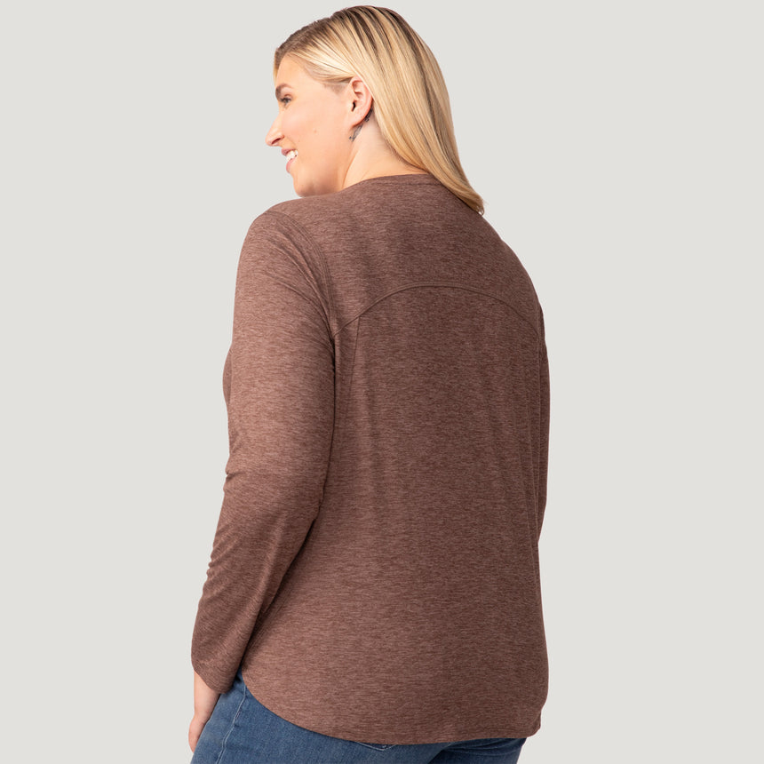 [Lola is 5'10.5" wearing a size 1X.] Women's Plus Size Cloud Knit All Day Crew Neck Top - 1X - Toffee #color_toffee