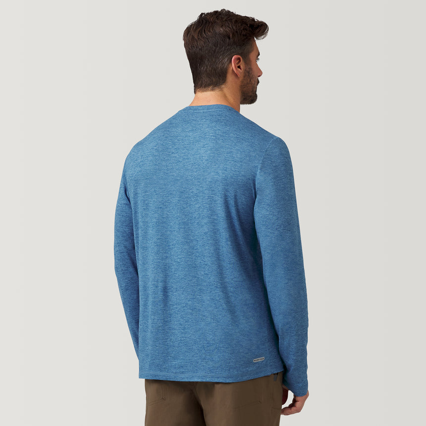[Justin is 6'1" and wearing a size M] Men's Super Soft Long Sleeve UPF Sunshirt - M - Blue Dust #color_blue-dust