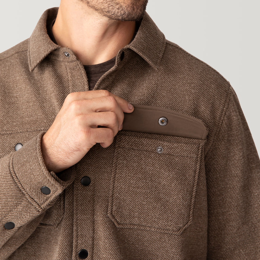 [Matt is 6’2” wearing a size Medium.] Men's Fleece Twill Snap Front Shirt- Saddle- M #color_saddle