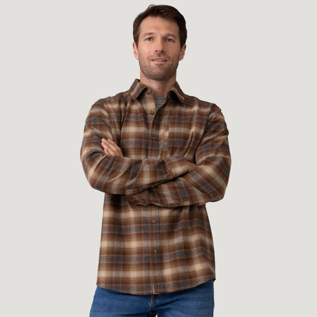 [Vince is 6’1” wearing a size Medium.] Men's Easywear Flannel Shirt - Bark Plaid - M #color_bark_plaid