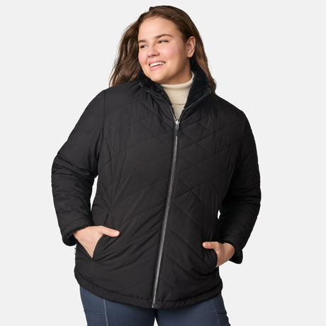 [Karissa is 5'9.5" wearing size 1X.] Woman wearing a black quilted reversible Free Country jacket on a white background