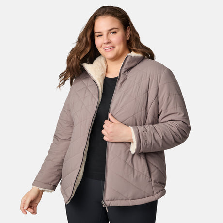 [Karissa is 5'9.5" wearing size 1X.] Woman wearing a brown quilted reversible Free Country jacket on a white background