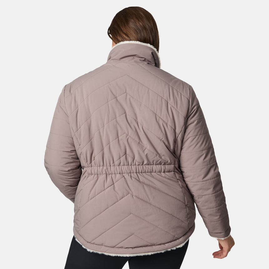 [Karissa is 5'9.5" wearing size 1X.] Woman wearing a brown quilted reversible Free Country jacket on a white background