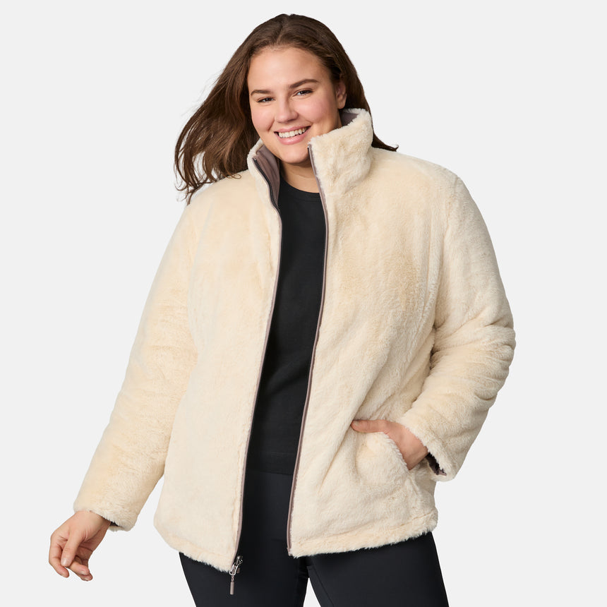 [Karissa is 5'9.5" wearing size 1X.] Woman wearing a brown quilted reversible Free Country jacket on a white background