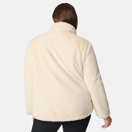 [Karissa is 5'9.5" wearing size 1X.] Woman wearing a brown quilted reversible Free Country jacket on a white background