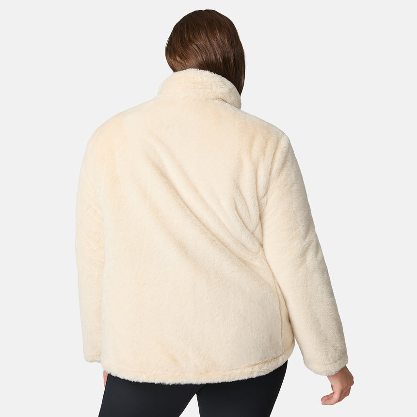 [Karissa is 5'9.5" wearing size 1X.] Woman wearing a brown quilted reversible Free Country jacket on a white background