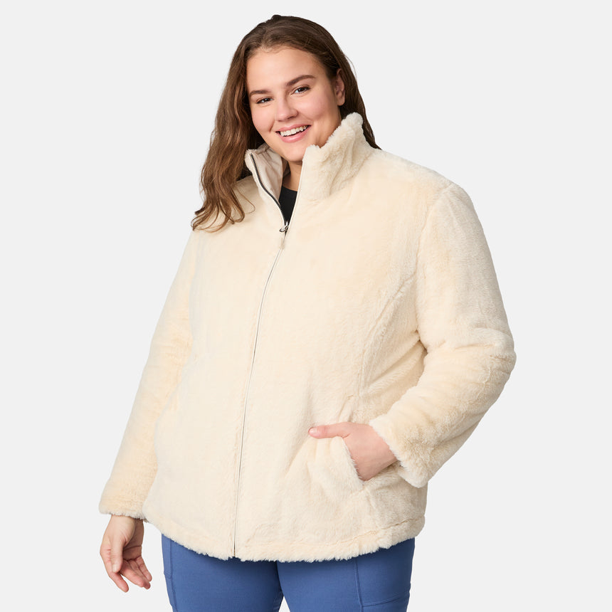 [Karissa is 5'9.5" wearing size 1X.] Woman wearing a cream quilted reversible Free Country jacket on a white background