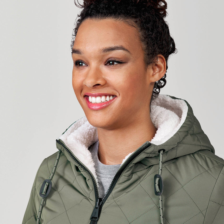 [Alexis is 5’6” wearing a size Small.] Women's Switch It Up Cloud Lite Reversible Jacket - S - Vine #color_vine