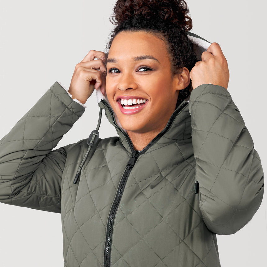 [Alexis is 5’6” wearing a size Small.] Women's Switch It Up Cloud Lite Reversible Jacket - S - Vine #color_vine