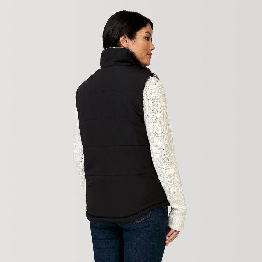 [Megan is 5’6” wearing a size Small.] Women's Venture Stratus Lite Reversible Vest - Black - S #color_black