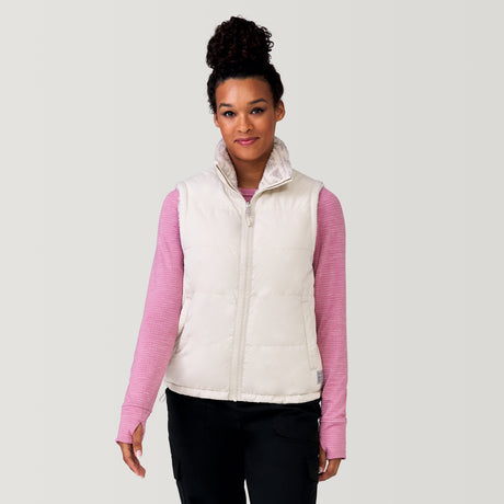 [Alexis is 5’6” wearing a size Small.] Women's Venture Stratus Lite Reversible Vest - Oat - S #color_oat