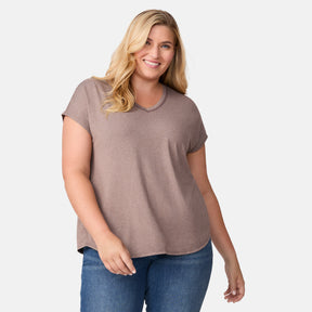 [Lola is 5'10.5" wearing a size 1X.] Women's Plus Size Microtech Chill B Cool Tee - 1X - Toffee #color_toffee