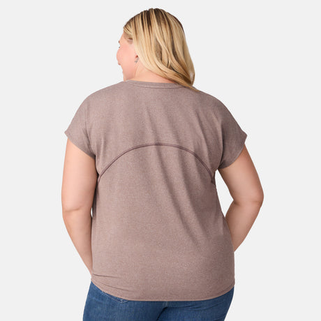 [Lola is 5'10.5" wearing a size 1X.] Women's Plus Size Microtech Chill B Cool Tee - 1X - Toffee #color_toffee