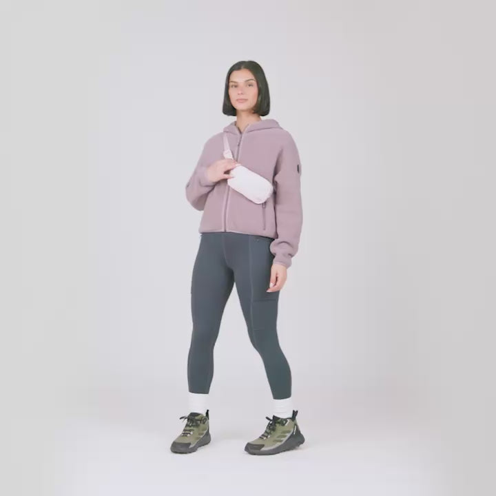 Model wearing the Women's Mountainridge Fleece Jacket in mauve, worn with dark grey leggings