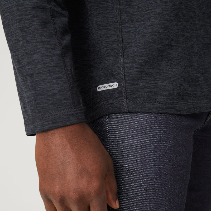 [Jonathan is 6’1” wearing a size Medium.] Men&