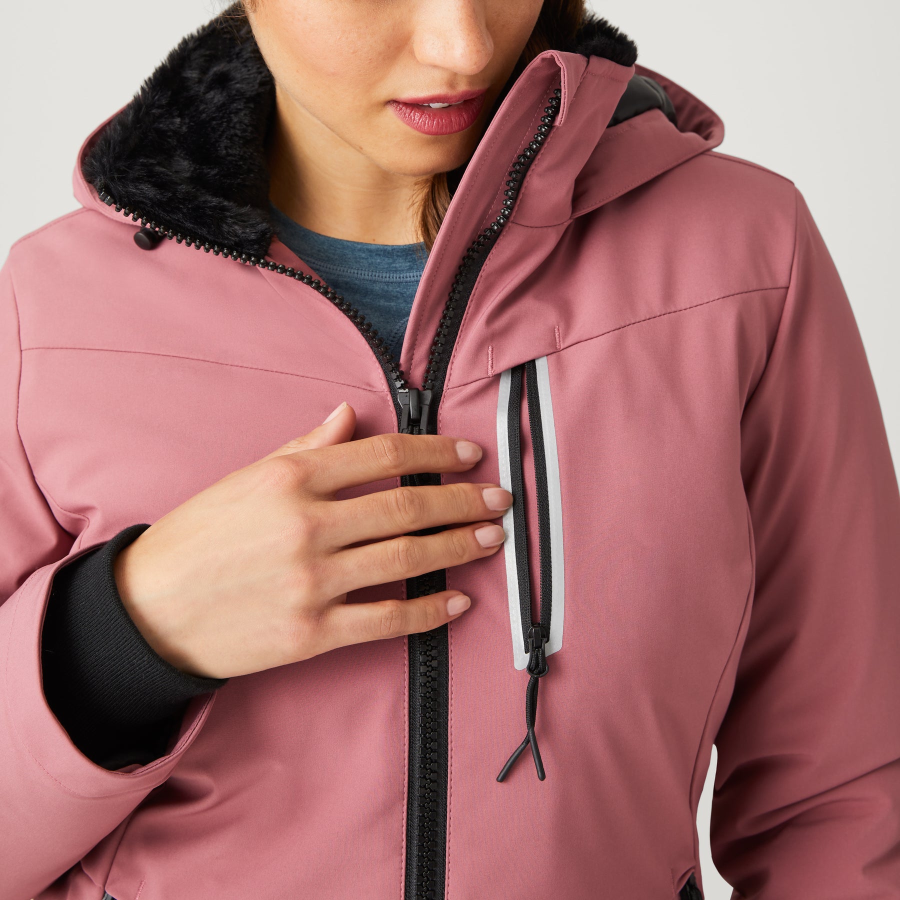 Fashion Ski Jacket, Softshell Jackets with Seamless Pocket - China