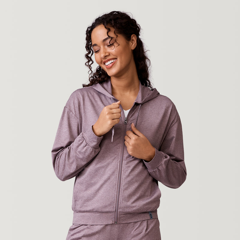 [Meli is 5’9.5” wearing a size Small.] Women&