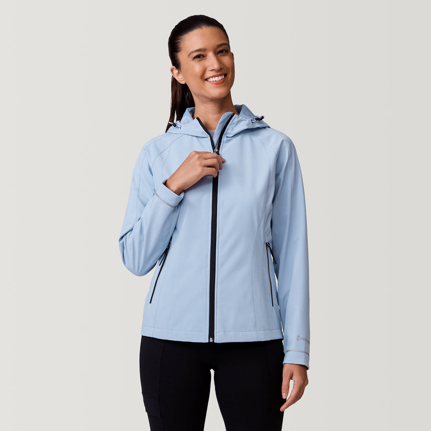[Natalia is 5’9” wearing a size Small.] Women's Super Softshell® Lite Jacket - S - Cloud #color_cloud