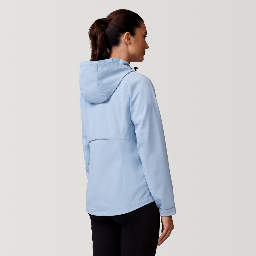 [Natalia is 5’9” wearing a size Small.] Women's Super Softshell® Lite Jacket - S - Cloud #color_cloud