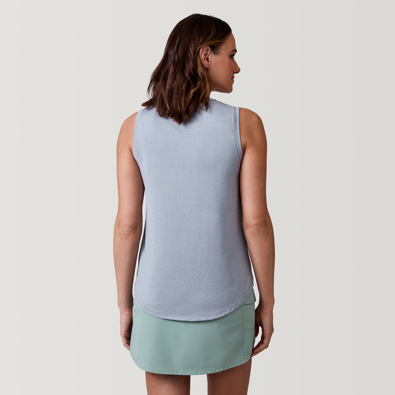 [Emily is 5’9” wearing a size Small.] Women&