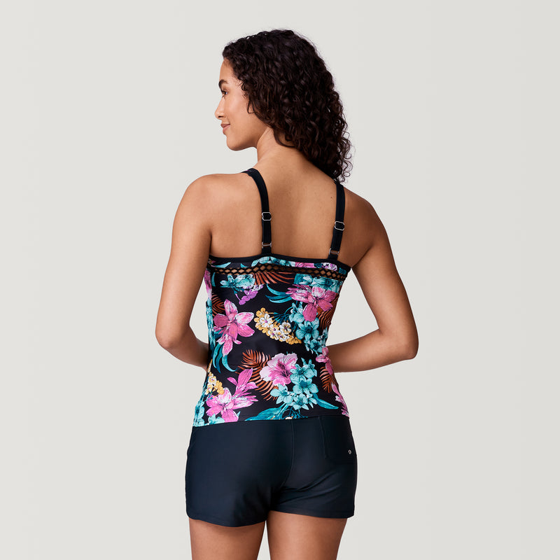 [Meli is 5’9.5” wearing a size Small.] Women&